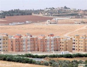 الزرقاء:قاطنوا "سكن كريم " ينفذون اعتصاماً للمطالبة بفتح المدارس الجاهزة منذ سنوات