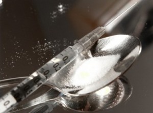 جثة في القويسمة والاشتباه بـ"جرعة زائدة" من الهيروين