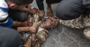 شاهد صور ذبح جندى سورى على أيدى عناصر تنظيم القاعدة بسوريا