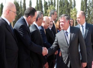 الملك يغادر أرض الوطن متوجها إلى الصين