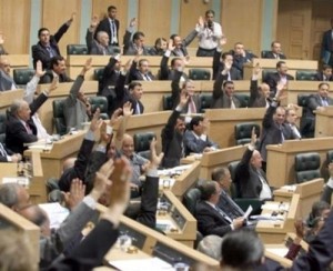 راصد: منع المواطنين من حضور جلسات مناقشة الثقة مخالف للدستور