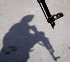 مسلح يحتجز رئيس وموظفو بلدية في البادية الشمالية