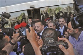 العنف بين مشرّعي الأردن يهدّد استقرار البرلمان وواقعة الكلاشنيكوف تدفع الملك إلى التلويح بحلّه