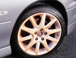 طفل يقضي دهساً تحت عجلات سيارة والده بديرعلا