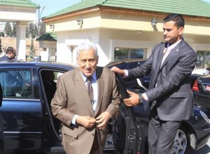 صحيفة : القصر يختبر وضع الحكومة... وجهود لتفادي إقالتها