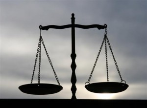 وزير العدل يدعو لسرعة البت في القضايا