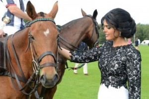 بالصور.. أميرات وأمراء الخليج وسر عشقهم للخيول العربية