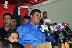 السعود بـ "زي المساجين " حتى رحيل الحكومة وهذا ما قاله في مؤتمره الصحفي