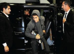 بدأ العد التنازلي .. "الأوروغوايون" قادمون .. يصل منتخبهم إلى عمان اليوم