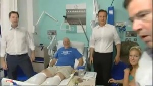 طبيب يطرد رئيس وزراء بريطانيا من المستشفى‏ .. والسبب..