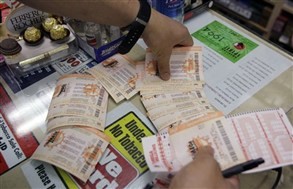 سبعة أرقام صحيحة.. جعلت لاعباً يفوز بـ 100 مليون يورو