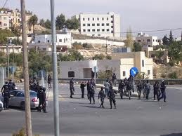 عيارات نارية في  جامعة البلقاء وملثمون يجوبون الجامعه