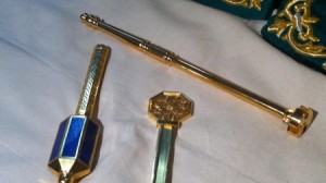 بالصور..الكعبة المشرفة تتقلد بمفتاح وقفل ذهبيين جديدين عيار 18