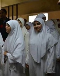 مليونير بالدنمارك يطلب إحدى فتيات«الإسكندرية» زوجة لابنه