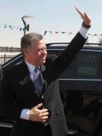 الملك يغادر الى سلطنة عمان