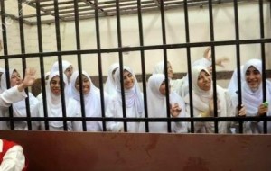 مصر: الافراج عن 21 شابة مناصرة للإخوان