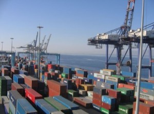 موظفو وعمال الموانئ يردون على وزير الداخلية