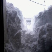 عجلون طمرت تحت الثلوج..كيلو الخبز : دينار ونصف و اسطوانة الغاز 15 دينار