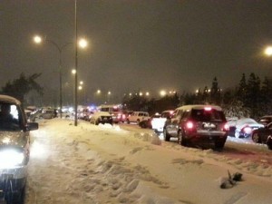 مئات المركبات عادت لتعلق في عمان