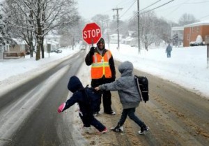 الامن يحذر ومخاوف من دوام الثلاثاء وتهديد بحسومات على رواتب المعطلين