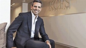 رجل أعمال صهيوني يُدير ملايين الخليج من أبراج تل أبيب