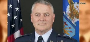 كيف أطاح الخمر والنساء بقائد قوة نووية أمريكية؟