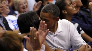 اوباما يحضر مباراة كرة سلة لتشجيع شقيق  المدام