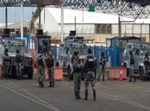 شلل تام في جميع مرافق الميناء