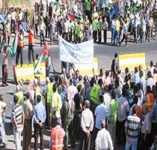 اعتقالات واسعة للمضربين عن العمل بميناء العقبة وسط شلل تام بالميناء