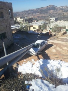 سقوط اعمدة ضغط عالي في عجلون..والكهرباء حضرت بعد فوات الأوان..صور