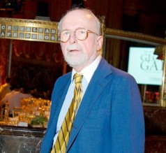 المليونير روبرت ويلسون ينتحر قفزًا من الطابق السادس عشر