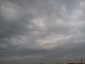 جبهة هوائية باردة تعبر المملكة.. الأحد