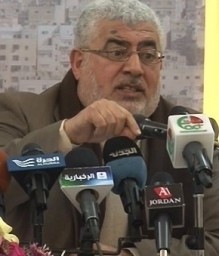 مئات اﻹخوان يلوحون بالاستقالة