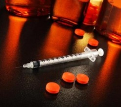 ضبط 101 فتاة و 497 جامعياً بقضايا مخدرات