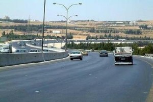 4 وفيات و5 إصابات بحادث تصادم قرب جسر مادبا