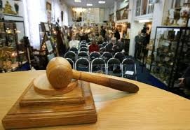 ناشر صحيفة يعرضها للبيع في مزاد للنخبة فقط