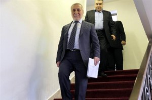 عشيرة العبيدات: السفير السوري "صعلوك" يجب طرده