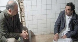 شاهد: أثارت ضجة على فيسبوك.. الصورة الأصلية لزيارة الجلبي لصدام حسين في السجن عام 2003