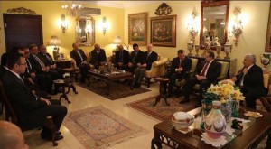 الملك يلتقي صناعيين في منزل حتاحت