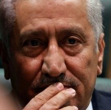 النسور غير راض عن التدخلات في حكومته