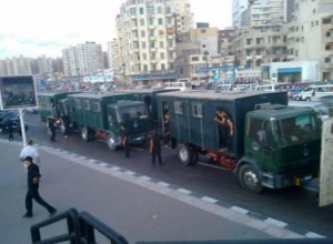 إصابات بانفجارين استهدفا سيارات أمن مركزي بالجيزة