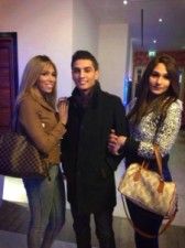 بالصورة...محمد عساف غارق مع النساء الإسرائيليات