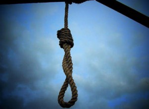 أربعيني ينتحر أمام منزله بجبل النزهة