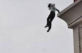 طالبة توجيهي تلقي بنفسها من الطابق الثالث في خلدا