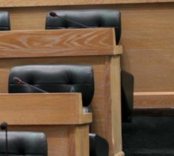 النواب يتقاضىون 500 دينار عن كل جلسة ..." بكسروا حجار..؟؟"