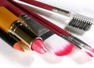 بحث فرض ضريبة خاصة على مواد التجميل بـ25 %