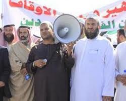 الائمة يفتحون النار على وزيرهم