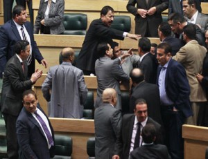 مشادة كلامية بين الصفدي والقرنة خلال جلسة النواب