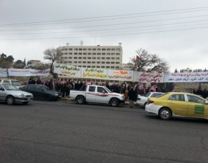 مفصولو أورنج يعتصمون أمام النواب