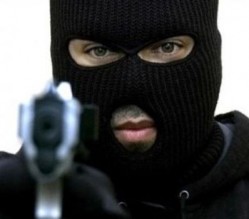 سلب مواطن 42ألف امام البنك الاردني الكويتي في الكرك